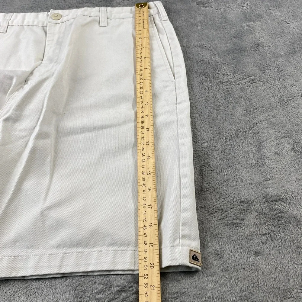 Quiksilver Shorts Mens 33 Off-White Chino Twill Flat Front Summer Beach Casual‎